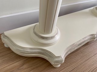 Mueble auxiliar beige