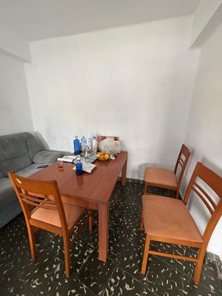 Mesa de comedor de madera