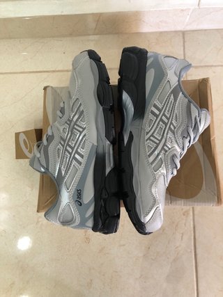 Asics Gel Gris y Negro Talla 42