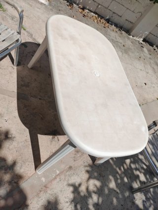 Mesa de plástico resistente para exterior