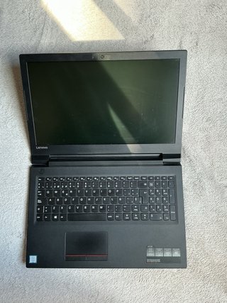 Portatile Lenovo nero con custodia rosa in omaggio