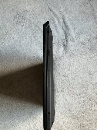 Portatile Lenovo nero con custodia rosa in omaggio