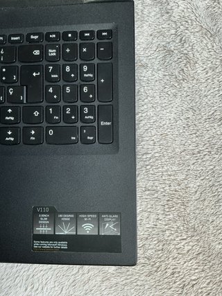 Portatile Lenovo nero con custodia rosa in omaggio