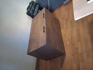 Baúl de madera con cojines