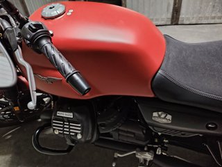 Moto Guzzi V7 Stone Roja