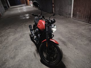 Moto Guzzi V7 Stone Roja