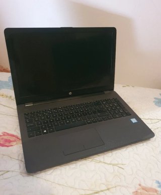 Portátil HP i3 Gris y Negro
