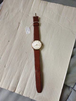 Reloj Titan Hombre Correa Marrón y Detalles Dorado