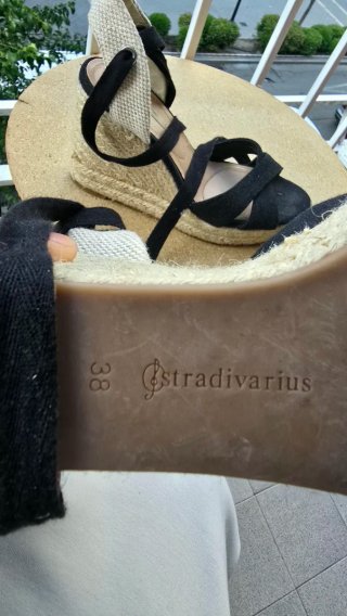 Sandalias cuña negras y beige
