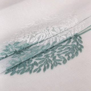 Cortinados Dourados e Brancos com Padrão