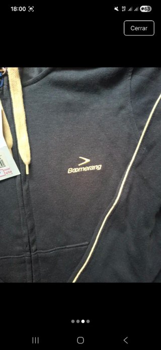 Sudadera Boomerang Negra con etiqueta