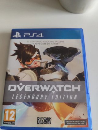 PS4  slim 1TB + 2 mandos originales + 3 juegos