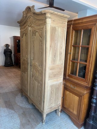 Armario antiguo francés de madera