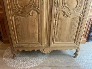 Armario antiguo francés de madera