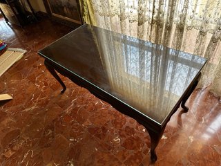 Tavolo da centro in legno massello e vetro - stile classico