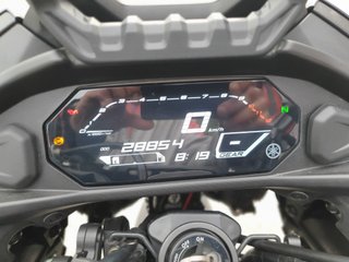 YAMAHA TRACER 7 23' con 28000 km