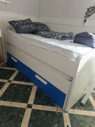 Cama nido blanca y azul
