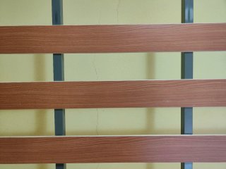 Somier con sus patas y laminas de madera 150x190cm