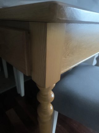 Mesa de comedor de madera