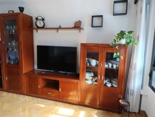 Mueble salón cerezo con vitrina