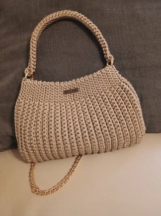 Borsa uncinetto beige con catena dorata