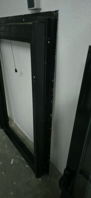 Ventana aluminio negro brillo con mosquitera