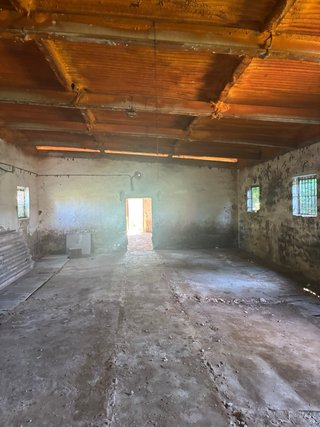 Casa y nave con terreno