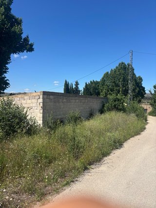 Casa y nave con terreno