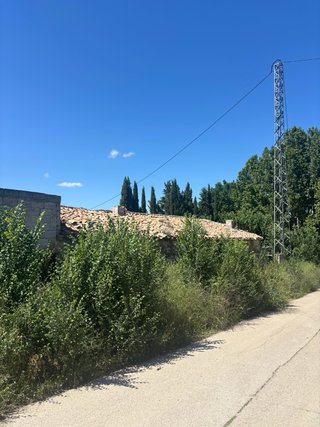 Casa y nave con terreno