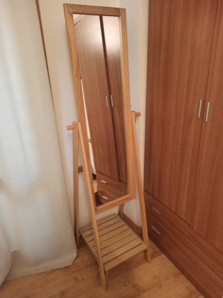 Espejo de pie de madera