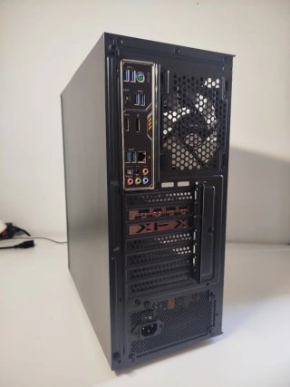 Pc Gaming Ryzen 5 5600X - RX 6700 10GB - 16 GB RAM