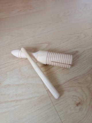 Instrumento musical madera sonido rana