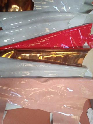 Lote 5 piezas de Piel Charol Colores Variados 16€.
