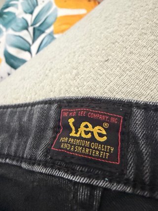 Pantalón vaquero Lee gris