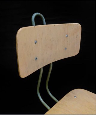 Silla de madera y metal