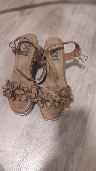Sandalias Xti Beige y Marrones