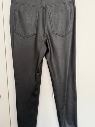 Pantalones de cuero Stradivarius Talla L
