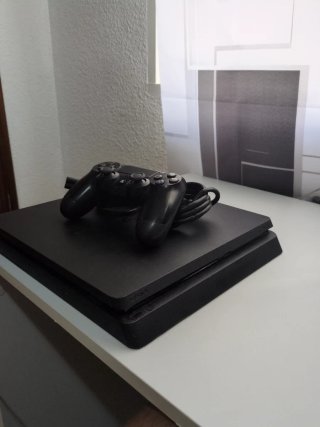 PS4 Slim 500GB Nera + Controller e Cavi