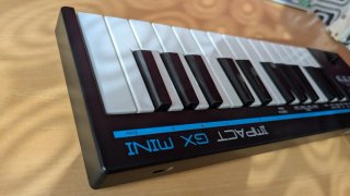 Teclado MIDI Nektar GX Mini