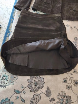 Traje de cuero ante: chaqueta y falda