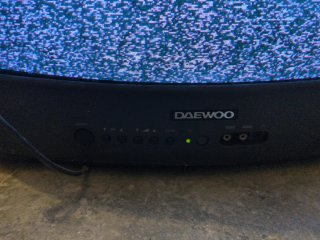 Televisión de tubo negra