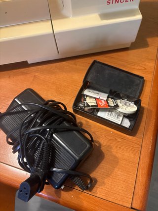 Máquina de coser SINGER 2110 con funda