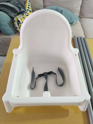 Trona IKEA blanca con patas