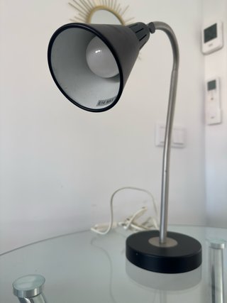 Flexo de mesa negro y plateado