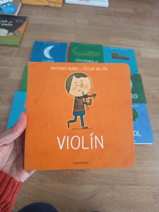 9 libros colección de la cuna a la luna