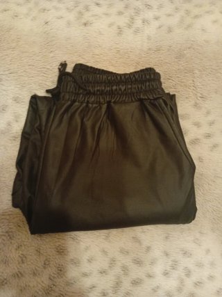 Pantalón polipiel efecto cuero Talla L una puesta