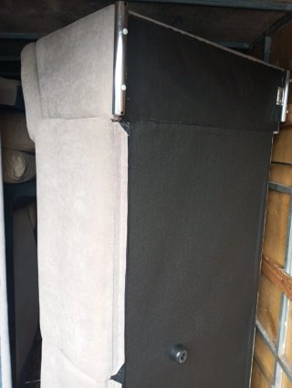 Sofá de tela beige