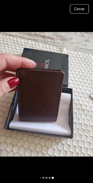 Cartera de piel marrón