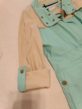 Chaqueta estilo Safari Alba Conde Beige y Turquesa