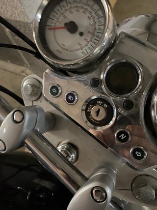 Hyosung GV Aguila 125 Custom Negra